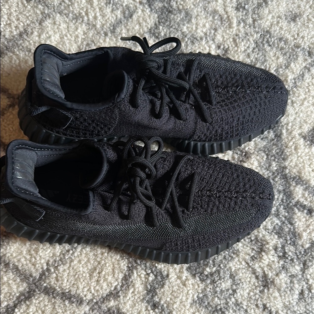 Yeezy boost Shoes size 8